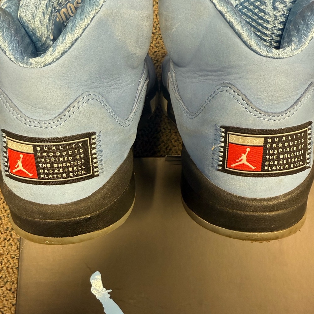 Jordan 5 Retro UNC University Blue - Sneakers in Light Blue and Black - Picture 4 of 5